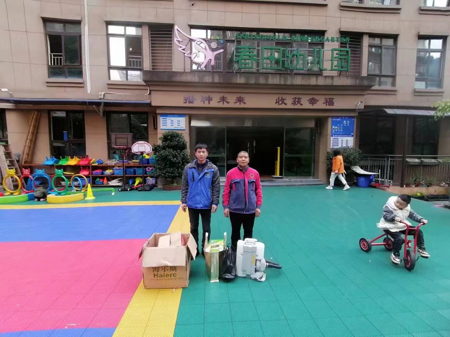 感謝兩所幼兒園對(duì)重慶金衛(wèi)士的信任，用心做事，專(zhuān)業(yè)、有效、安全!